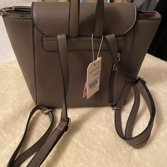 New with tags medium bag with back pack straps - Picture 2 of 8